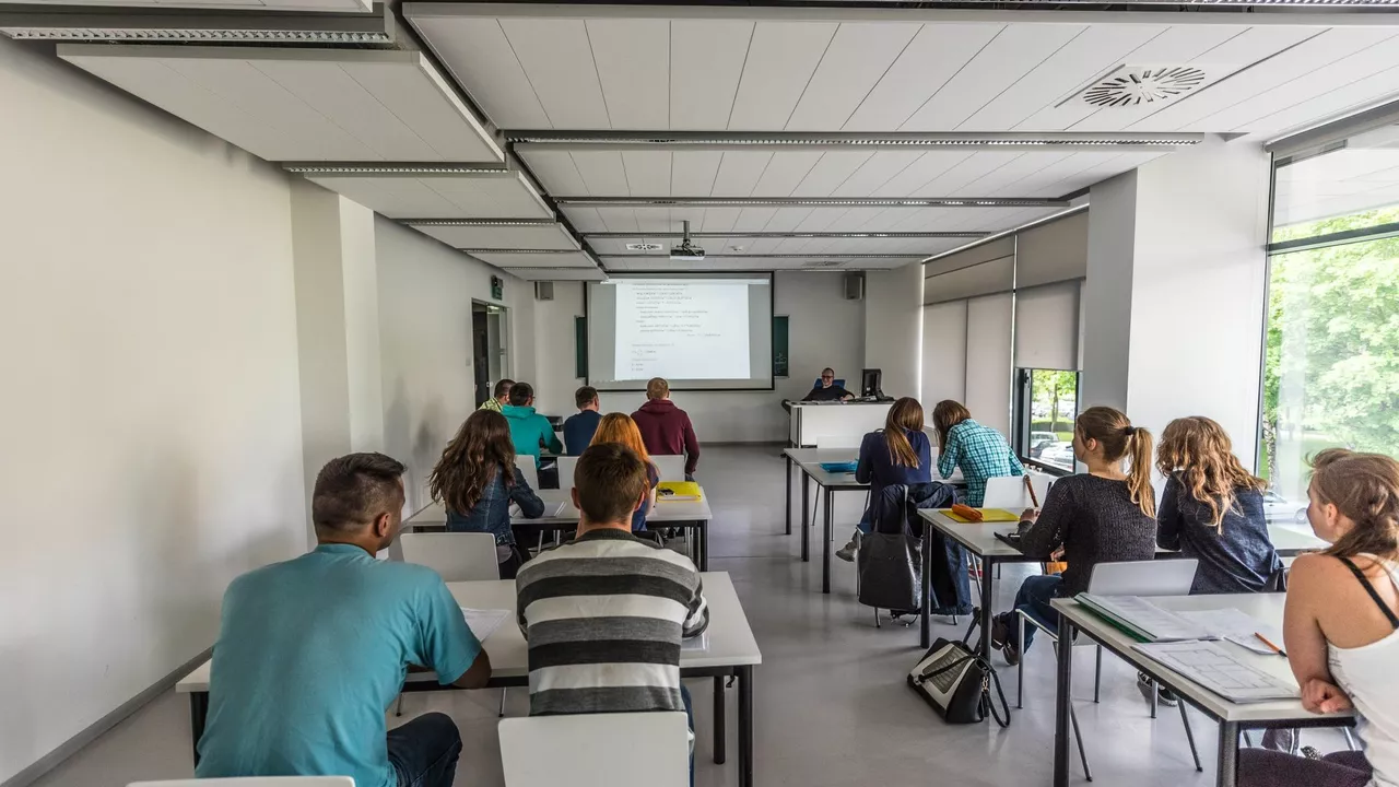 Czy warto zdobywać same piątki na studiach i nie mieć życia towarzyskiego?